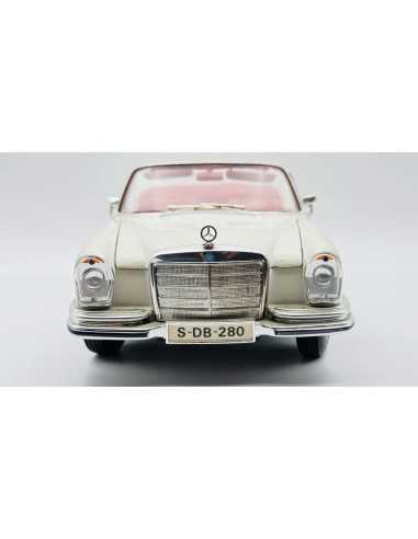 Mercedes-Benz 280 SE Year 1967 cream white 1:18 Maisto