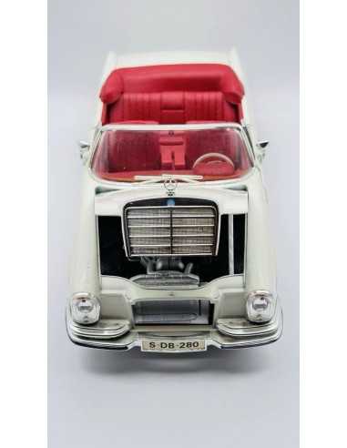 Mercedes-Benz 280 SE Baujahr 1967 cremeweiß 1:18 Maisto