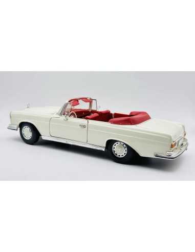 Mercedes-Benz 280 SE Bouwjaar 1967 crèmewit 1:18 Maisto