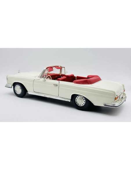 Mercedes-Benz 280 SE Bouwjaar 1967 crèmewit 1:18 Maisto