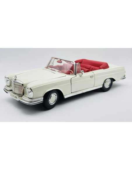 Mercedes-Benz 280 SE Année de construction 1967 blanc crème 1:18 Maisto