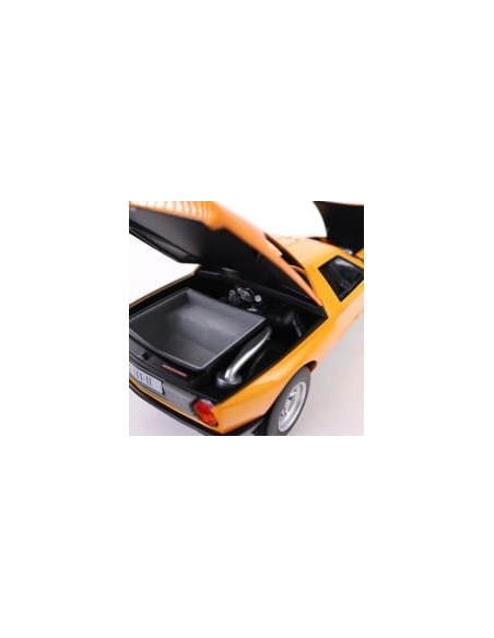 Miniatura em escala 1:18 do Mercedes-Benz C 111 II, veículo experimental de 1970. Original Mercedes-Benz.